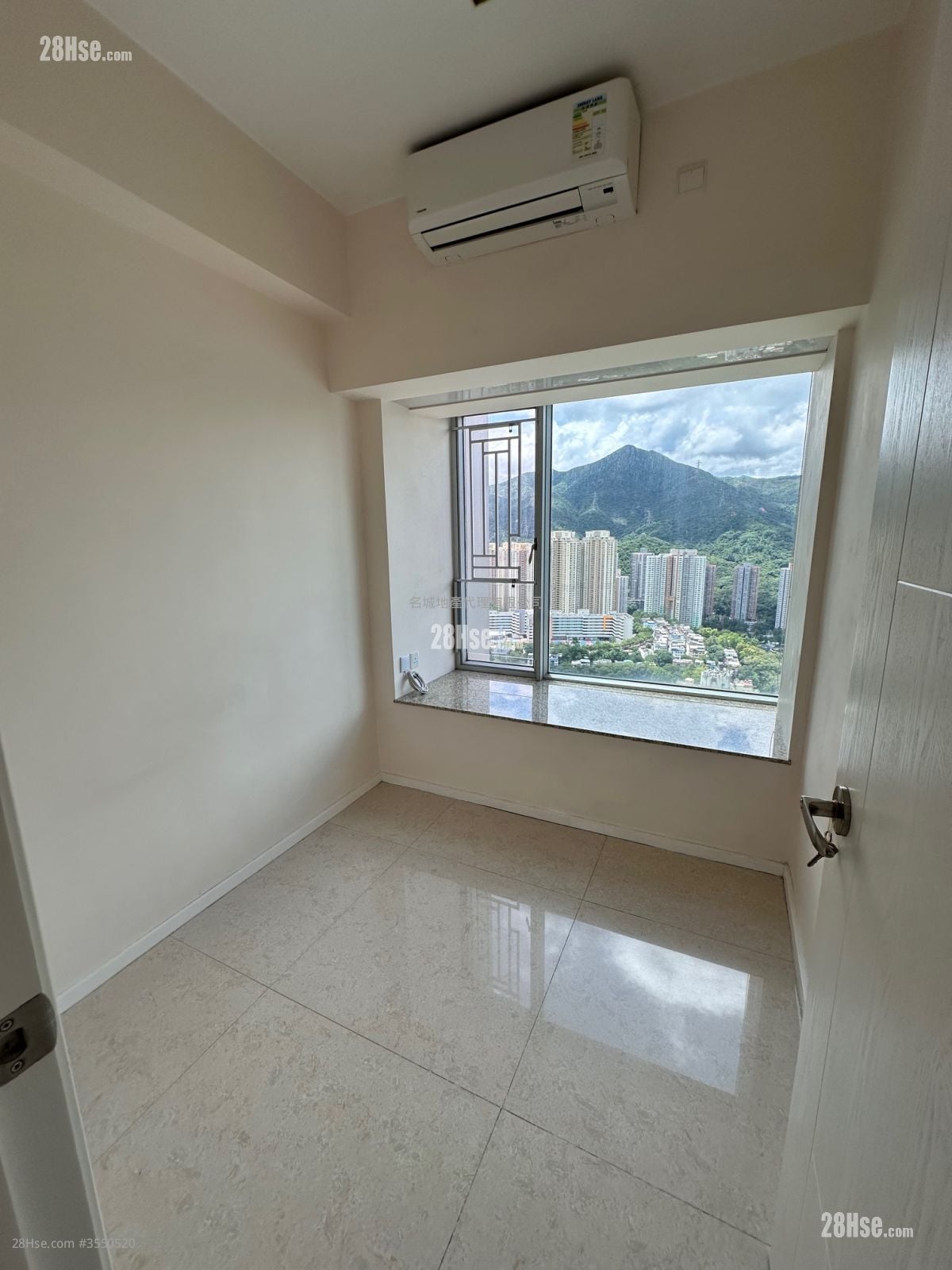 Festival City Rental 3 Bedrooms 787 ft²