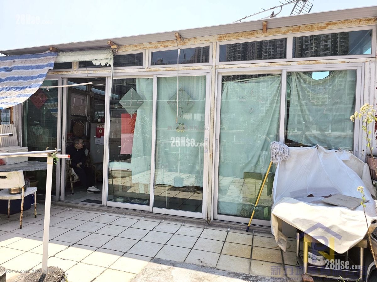 村屋 售盤 3 房 , 1 浴室 700 平方呎