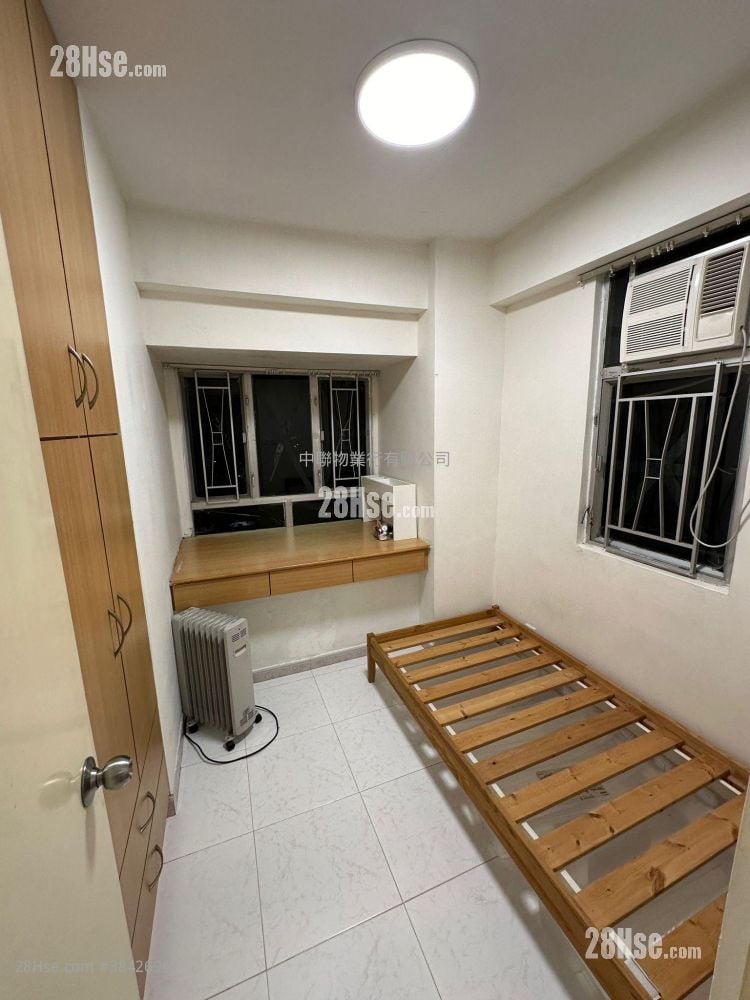 Golden Lion Garden Sell 306 ft²