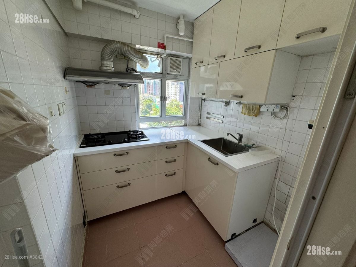 Chi Lok Fa Yuen Sell 2 Bedrooms 584 ft²