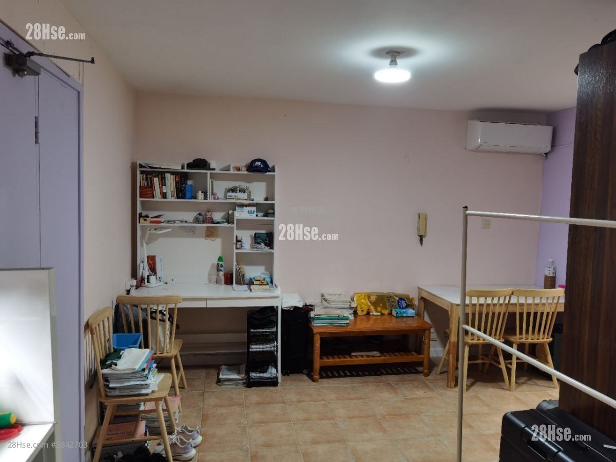 Yu Tung Court Rental 2 Bedrooms , 1 Bathroom 429 ft²