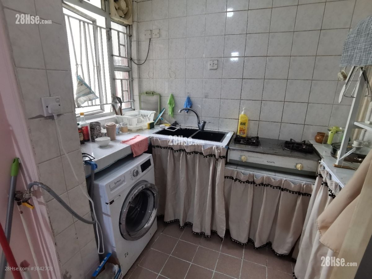 Yu Tung Court Rental 2 Bedrooms , 1 Bathroom 429 ft²