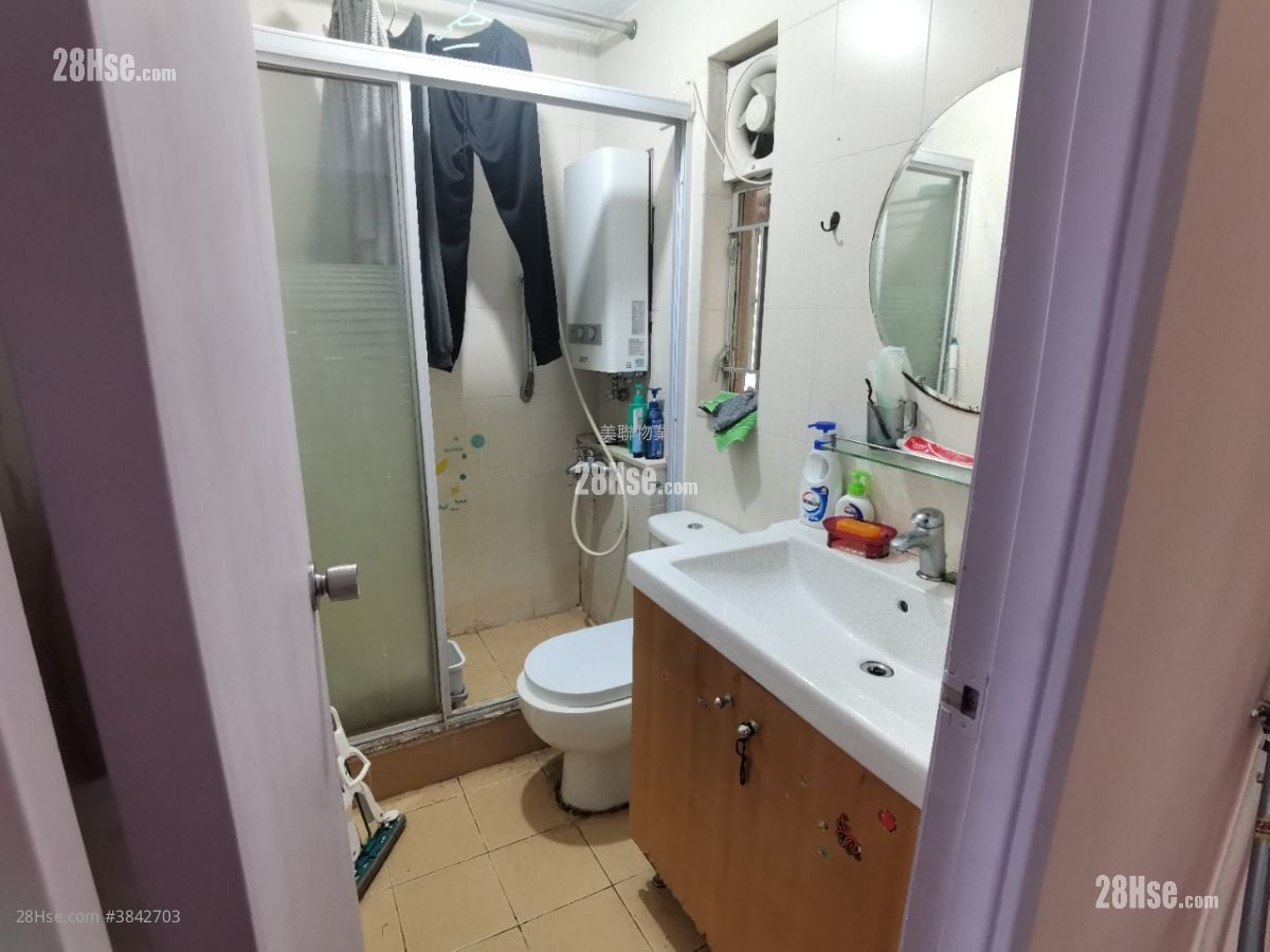 Yu Tung Court Rental 2 Bedrooms , 1 Bathroom 429 ft²