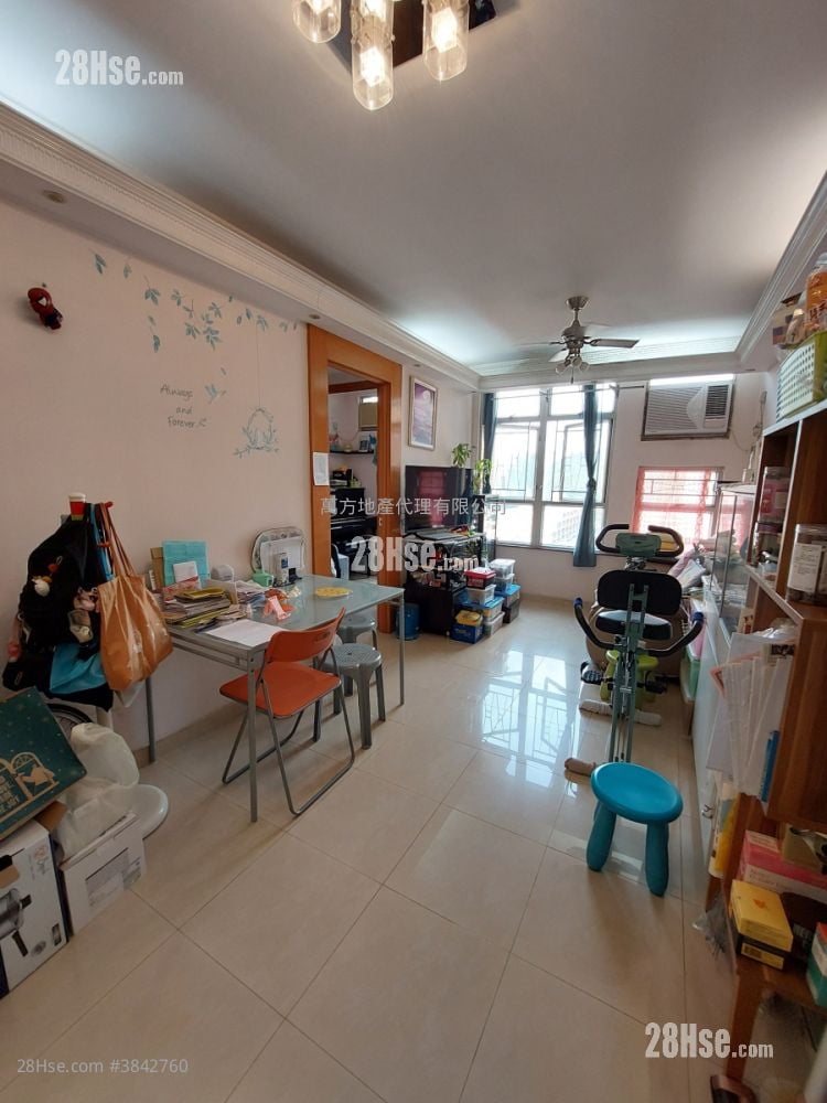 Yu Chui Court Sell 3 Bedrooms , 2 Bathrooms 650 ft²