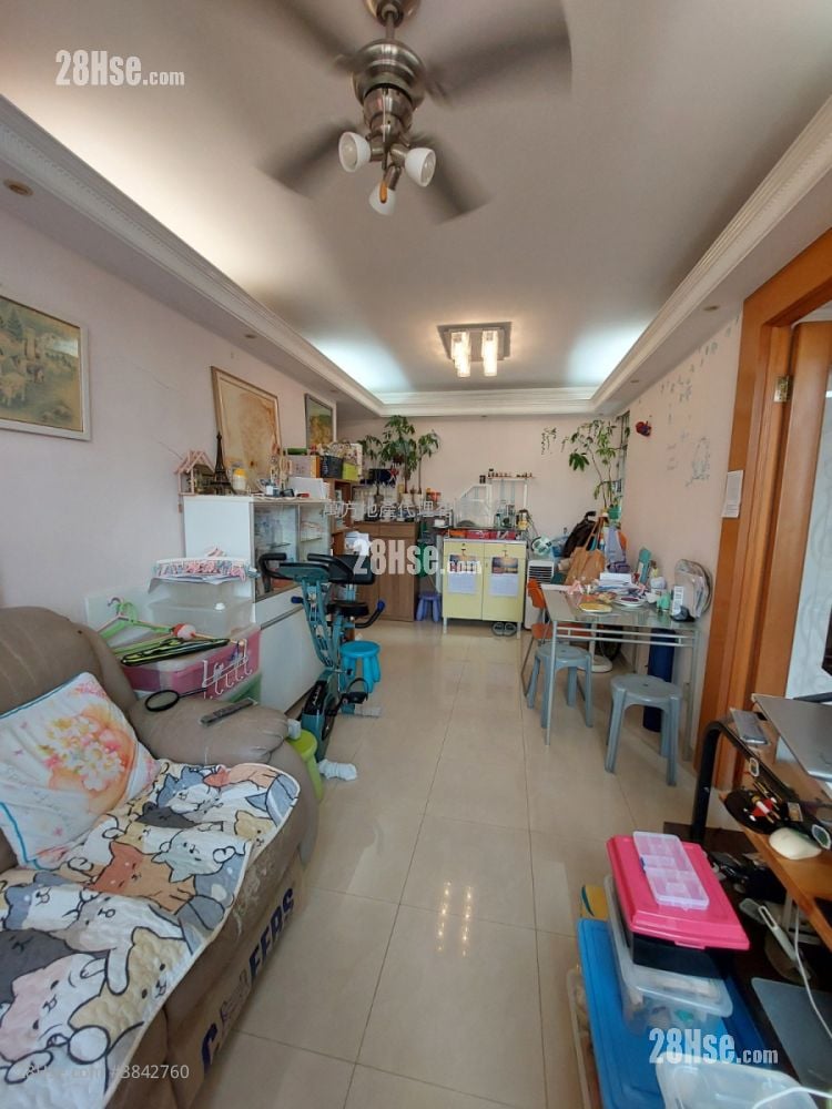 Yu Chui Court Sell 3 Bedrooms , 2 Bathrooms 650 ft²