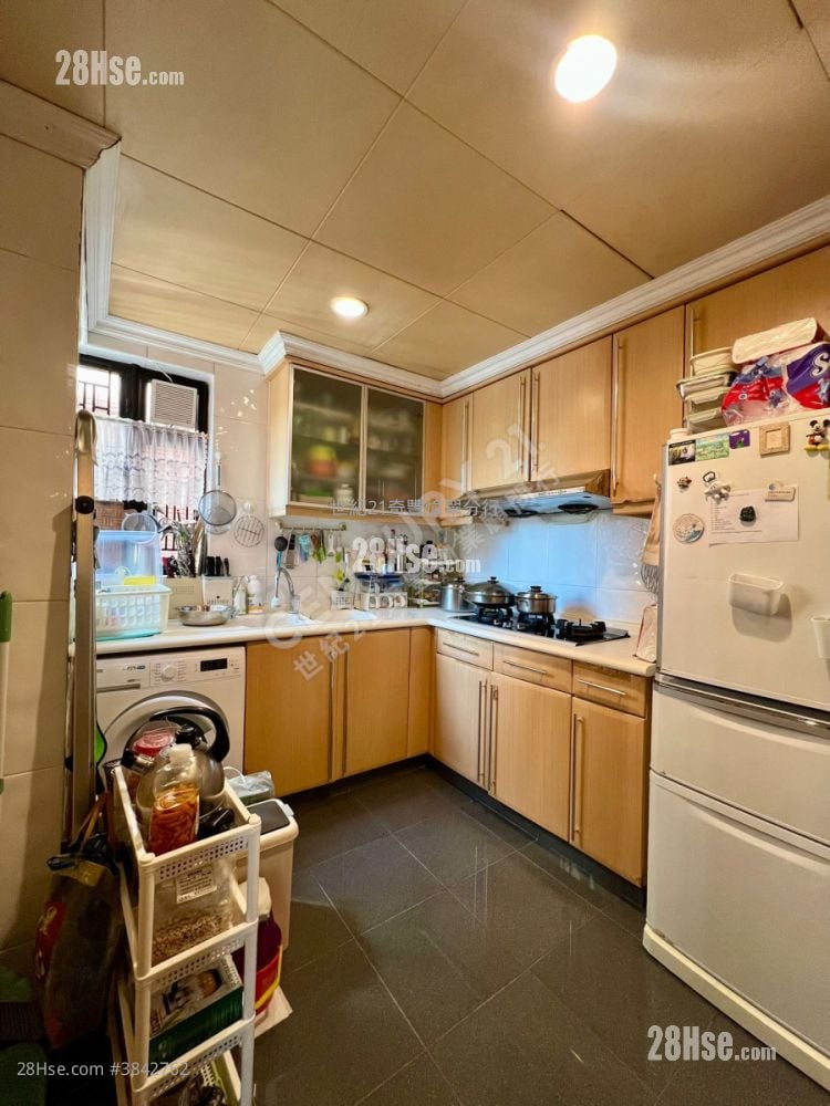 Castello Sell 3 Bedrooms , 3 Bathrooms 901 ft²