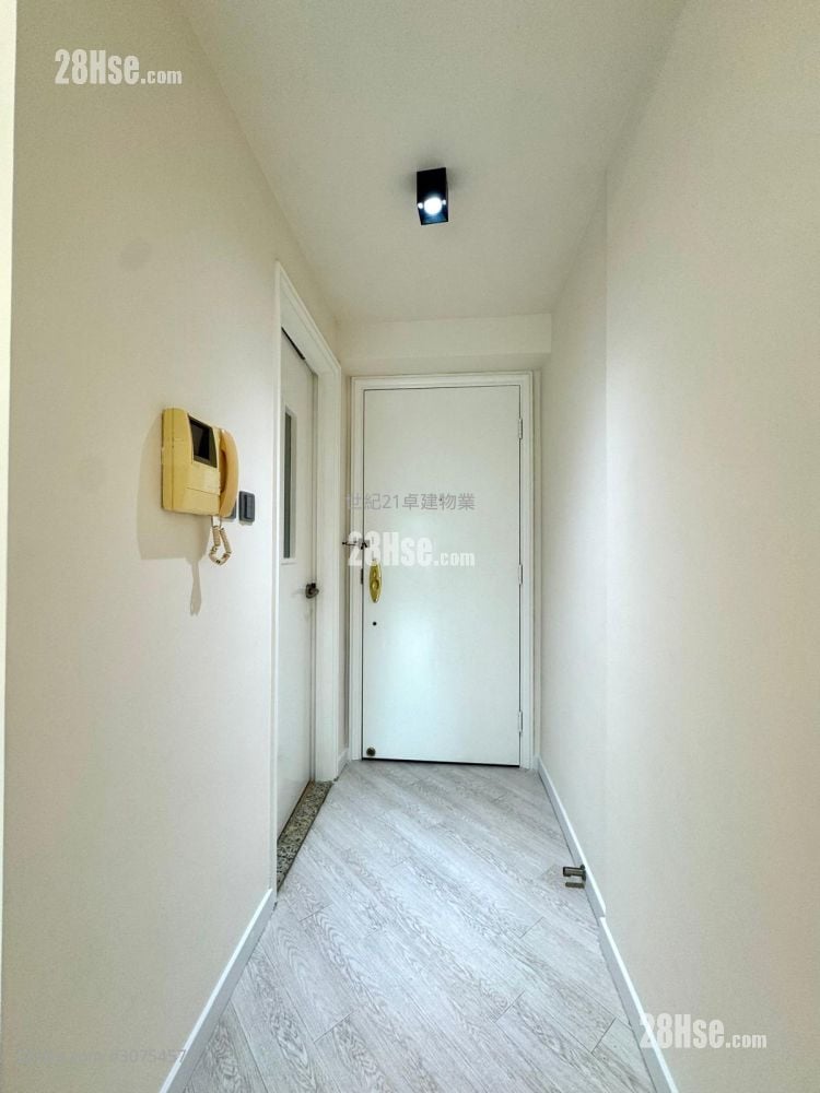 Sorrento Sell 2 Bedrooms , 2 Bathrooms 633 ft²