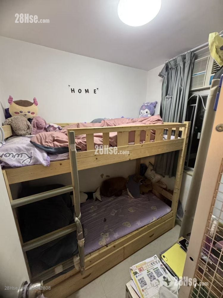 Hong Wah Court Sell 2 Bedrooms , 1 Bathroom