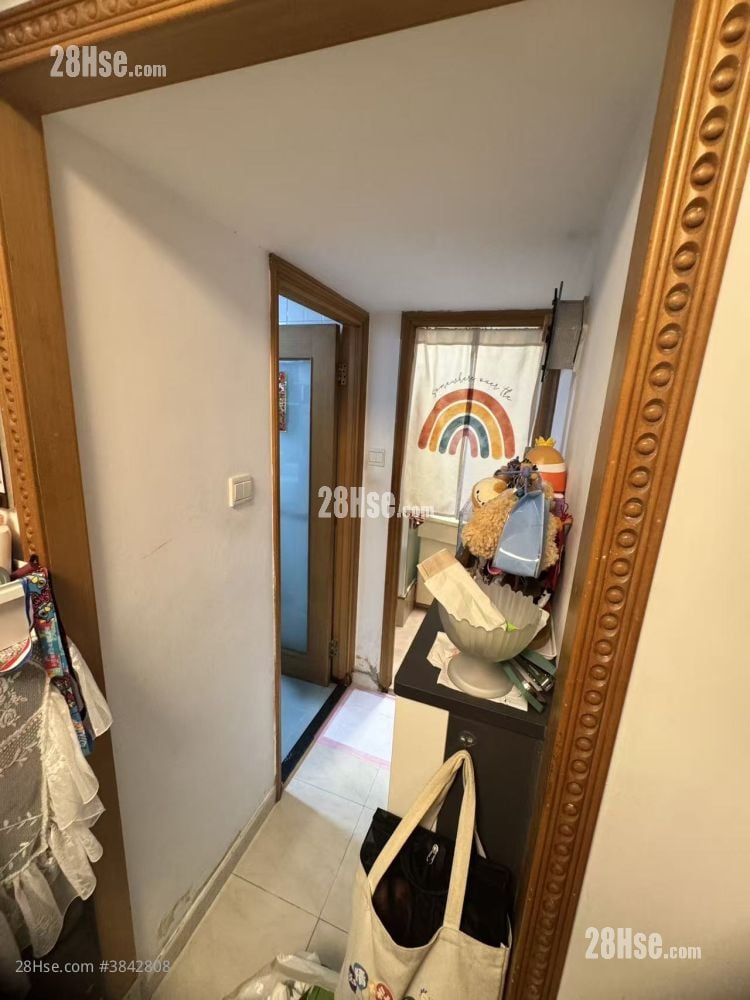 Hong Wah Court Sell 2 Bedrooms , 1 Bathroom