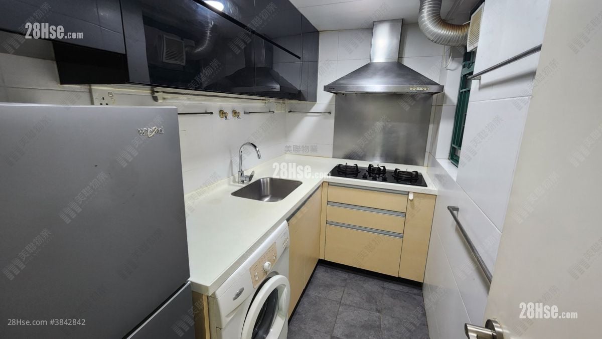Galaxia Rental 3 Bedrooms , 1 Bathroom 517 ft²