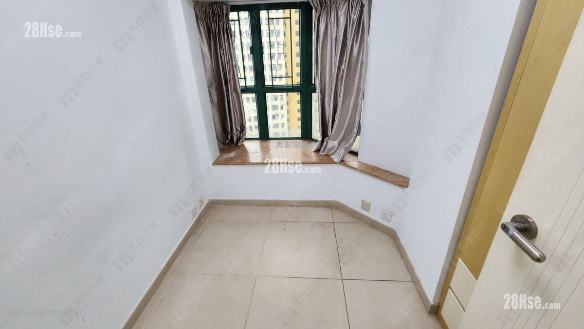 Galaxia Rental 3 Bedrooms , 1 Bathroom 517 ft²