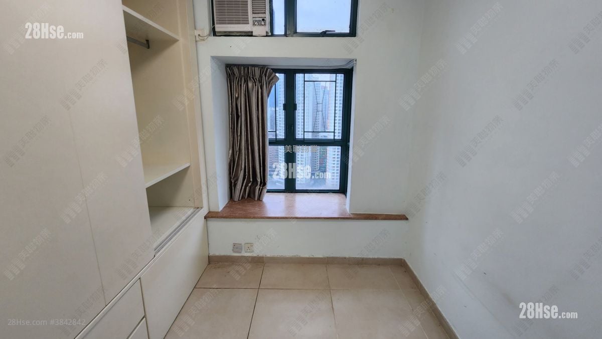 Galaxia Rental 3 Bedrooms , 1 Bathroom 517 ft²