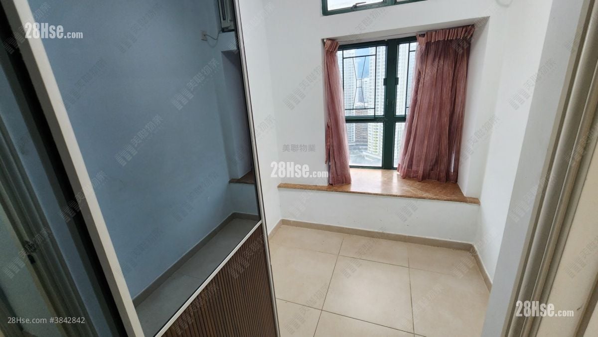 Galaxia Rental 3 Bedrooms , 1 Bathroom 517 ft²