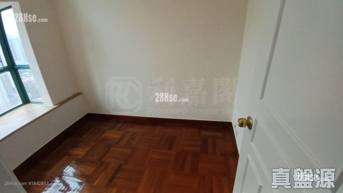 Galaxia Rental 3 Bedrooms , 1 Bathroom 517 ft²