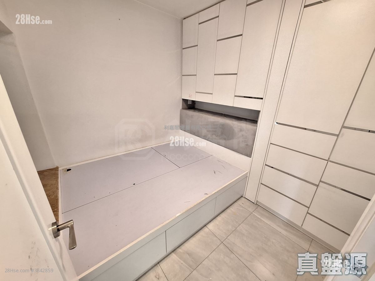 Galaxia Rental 593 ft²