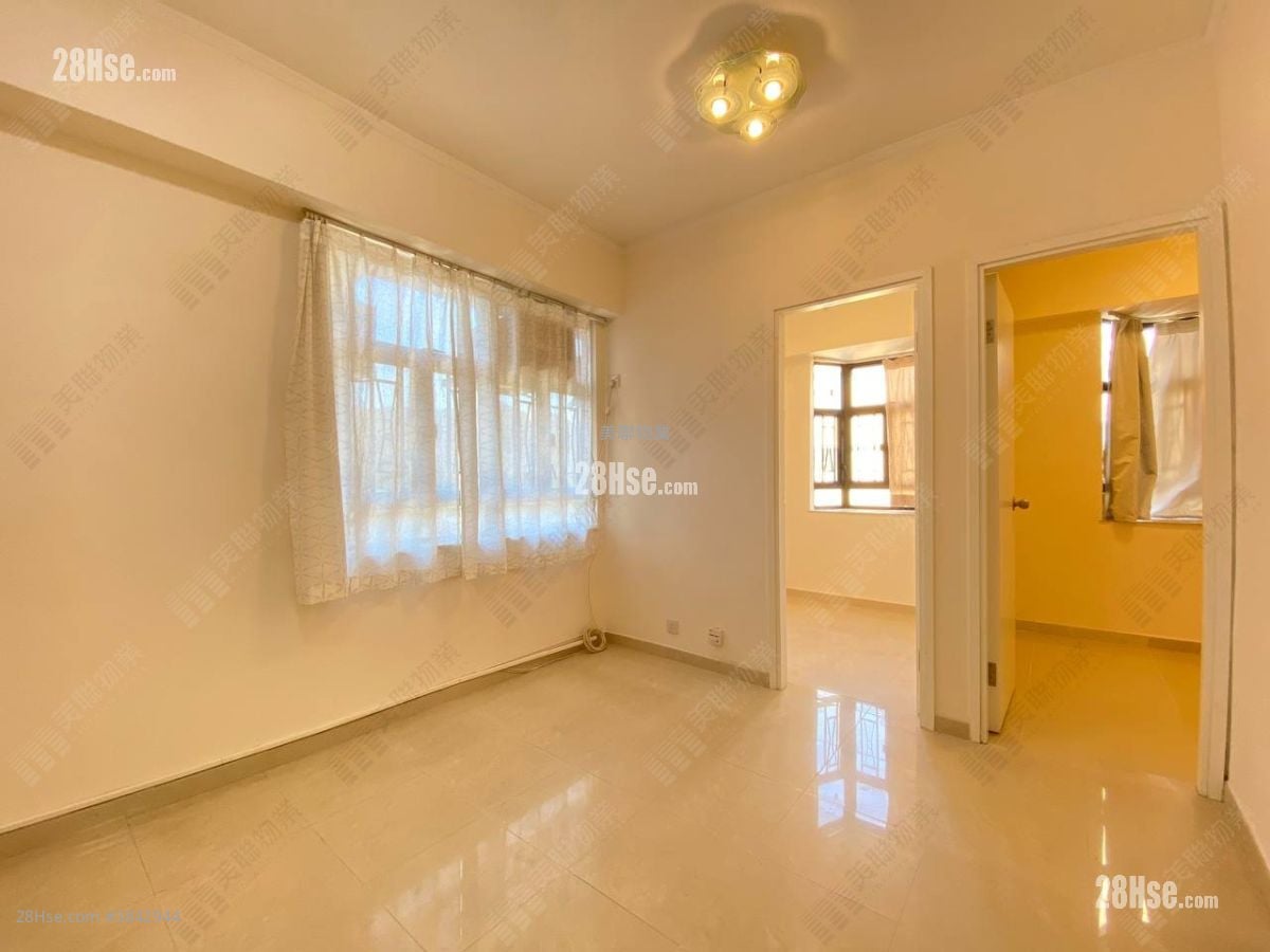 Wai Wah Centre Rental 2 Bedrooms , 1 Bathroom 308 ft²