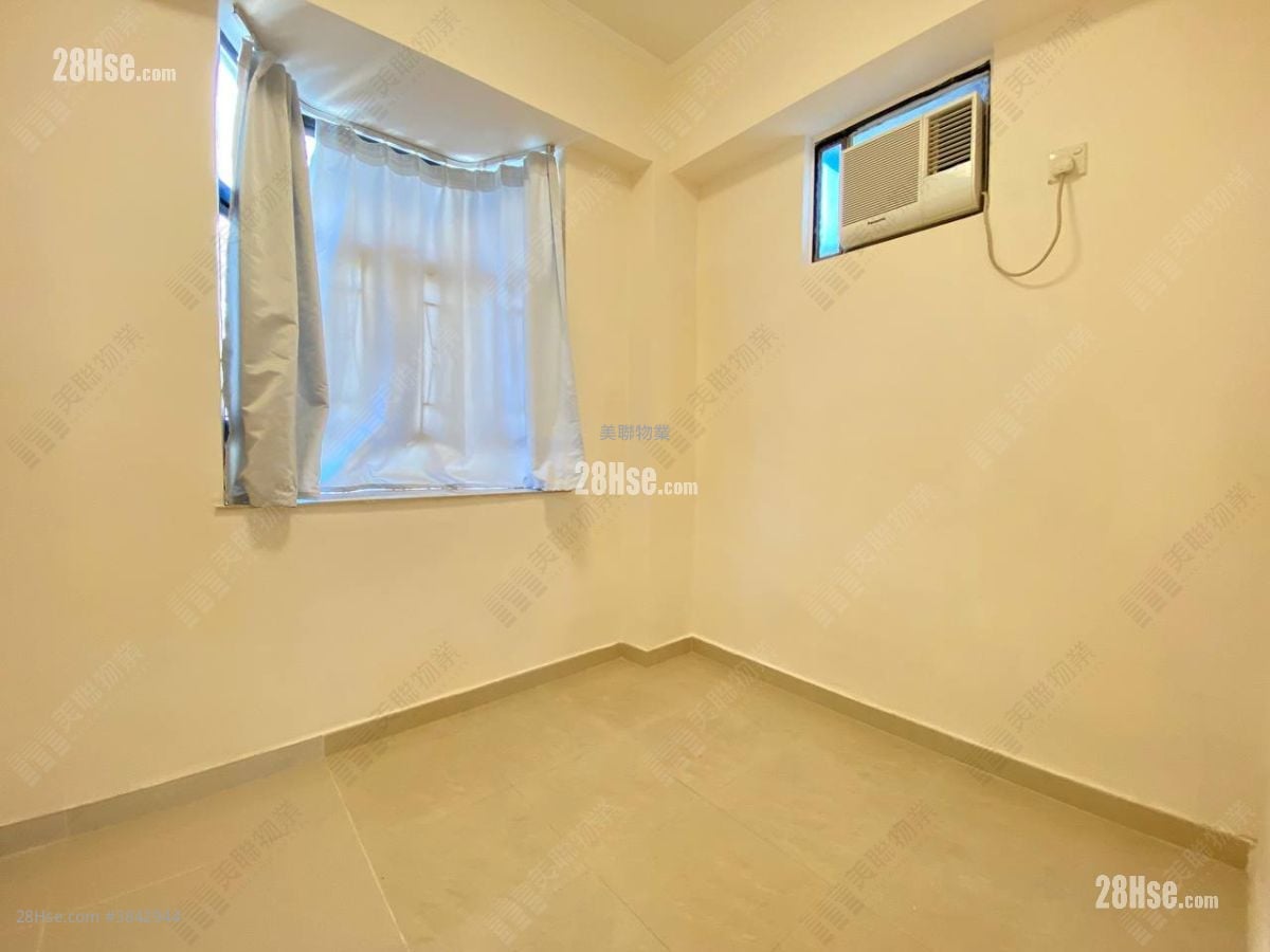 Wai Wah Centre Rental 2 Bedrooms , 1 Bathroom 308 ft²