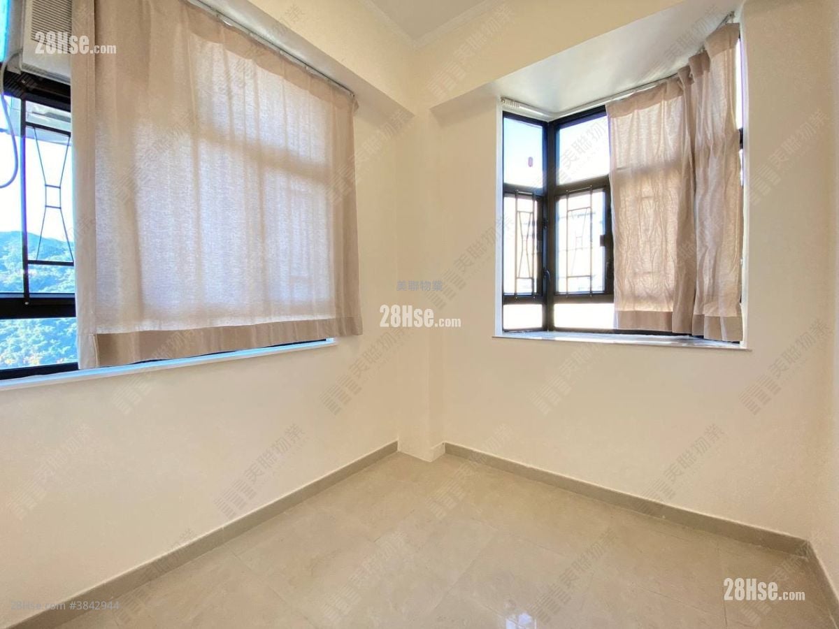 Wai Wah Centre Rental 2 Bedrooms , 1 Bathroom 308 ft²