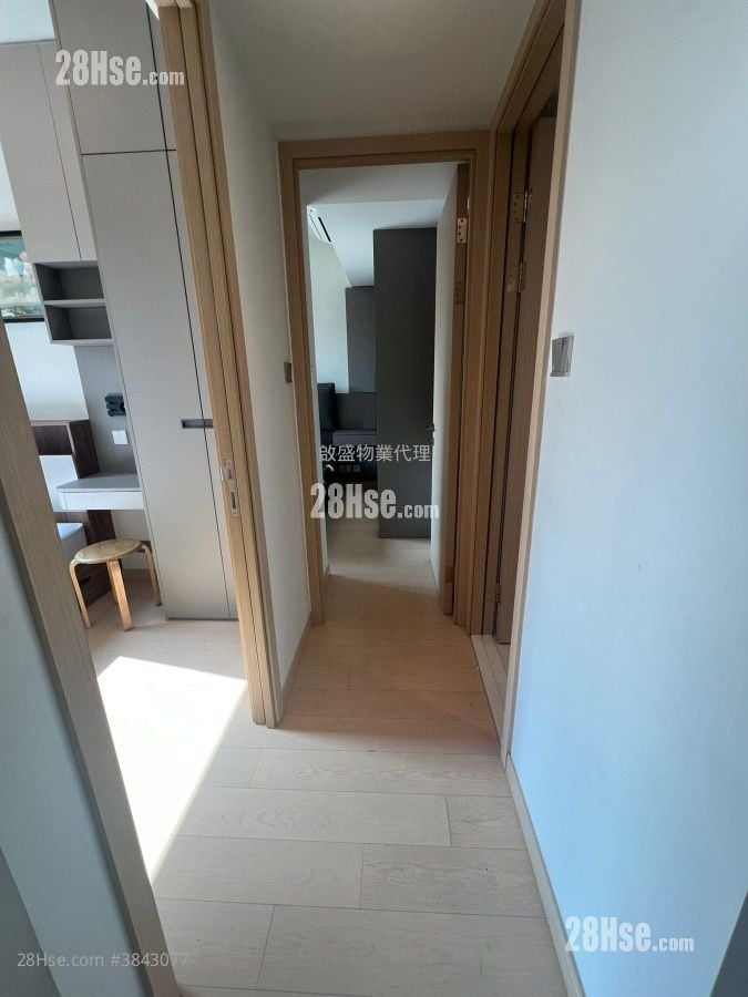 K. Summit Sell 2 Bedrooms , 1 Bathroom 453 ft²