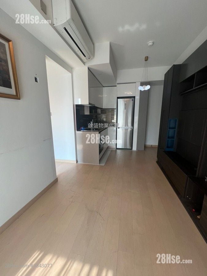 K. Summit Sell 2 Bedrooms , 1 Bathroom 453 ft²