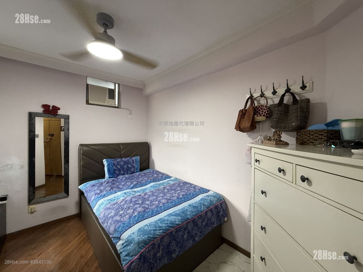 Yu Tung Court Sell 3 Bedrooms , 1 Bathroom 646 ft²