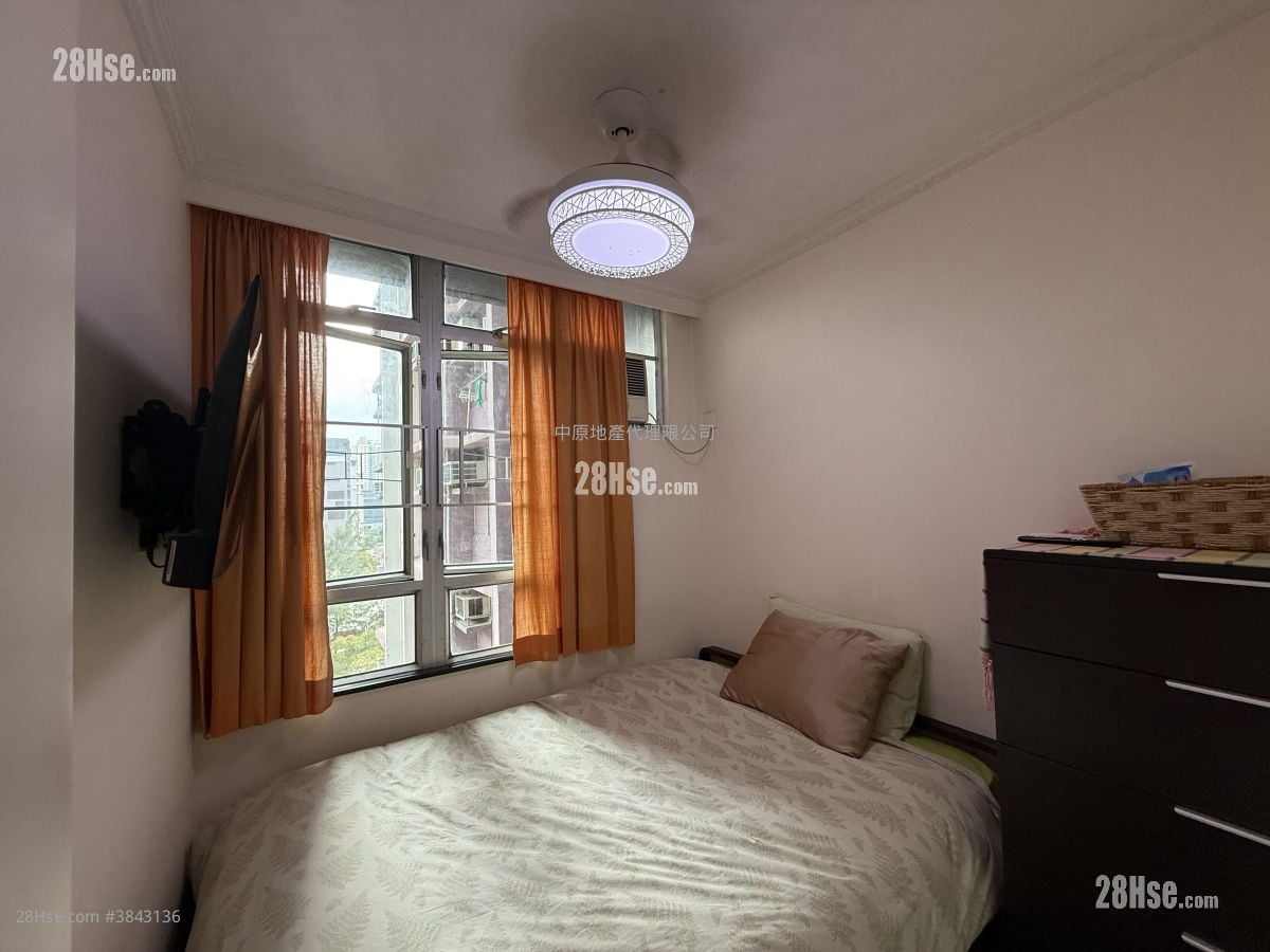 Yu Tung Court Sell 3 Bedrooms , 1 Bathroom 646 ft²