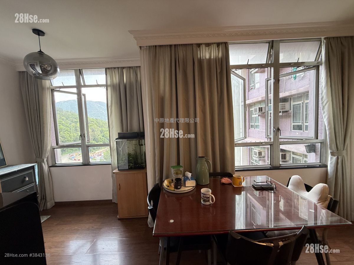 Yu Tung Court Sell 3 Bedrooms , 1 Bathroom 646 ft²