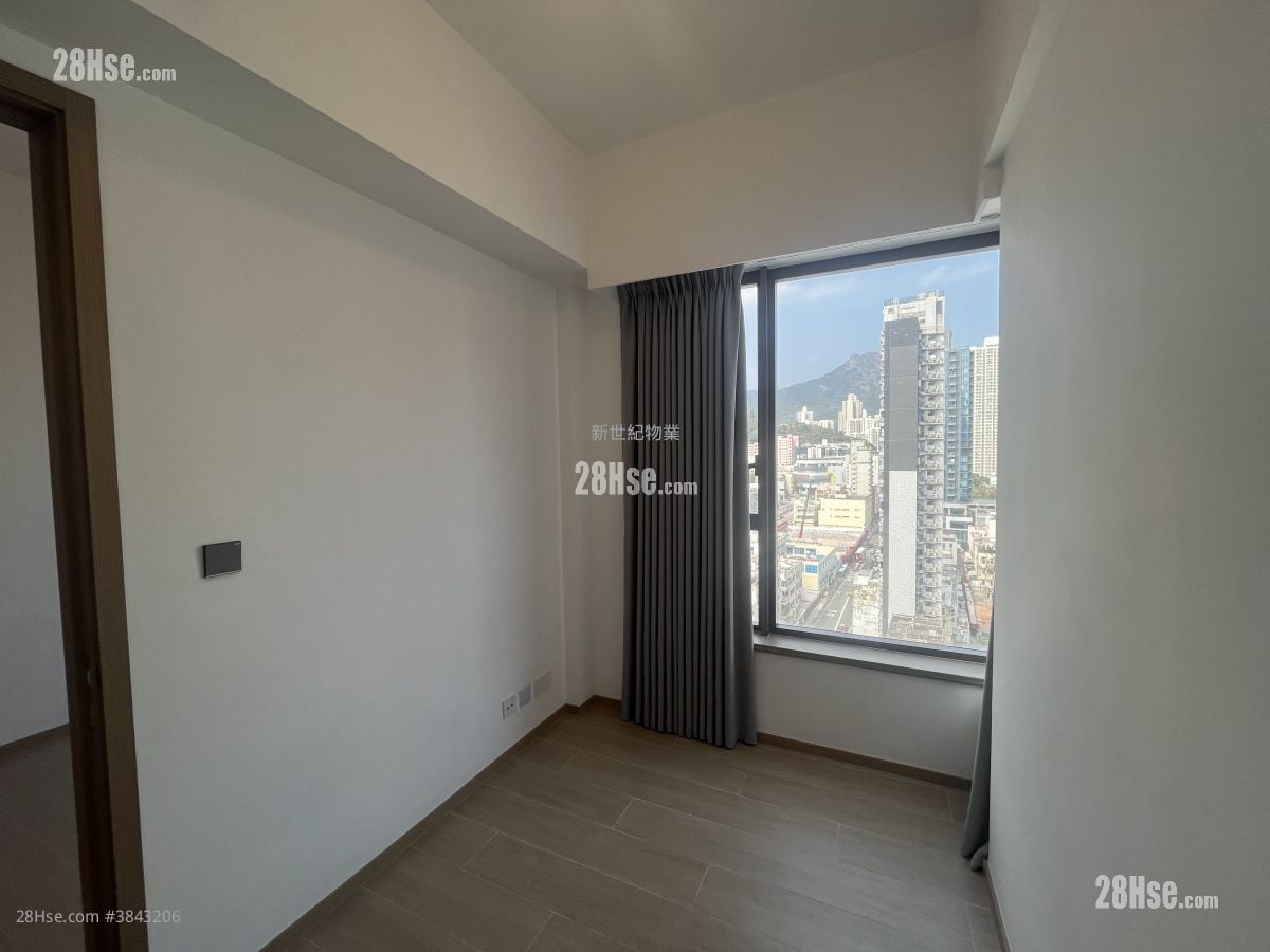 Sutton Sell 1 Bedroom , 1 Bathroom 379 ft²