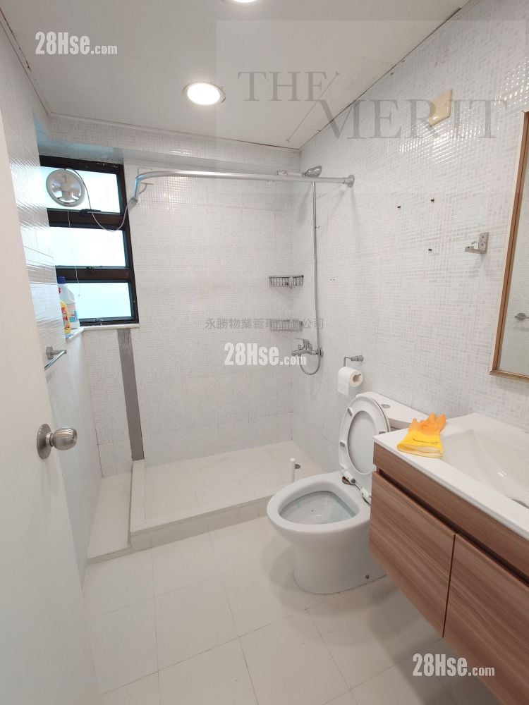 Fortuna Court Rental 2 Bedrooms , 1 Bathroom 468 ft²