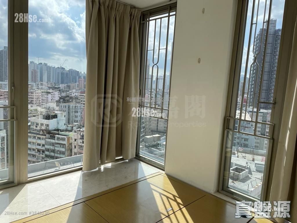 Sevilla Crest Sell 2 Bedrooms 427 ft²