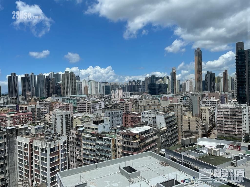 Sevilla Crest Sell 2 Bedrooms 427 ft²
