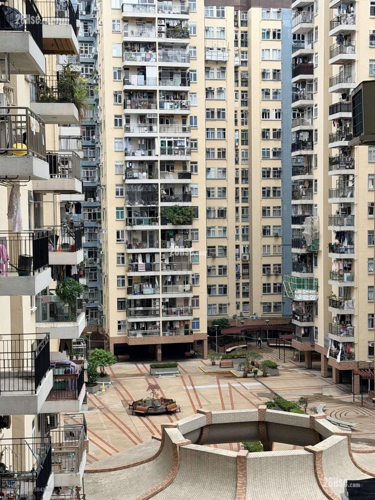 Mei Foo Sun Chuen Sell 2 Bedrooms , 2 Bathrooms 664 ft²