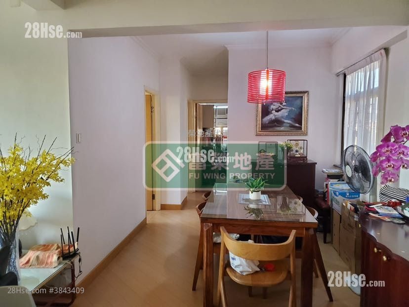 Yee On Court Sell 3 Bedrooms , 2 Bathrooms 976 ft²