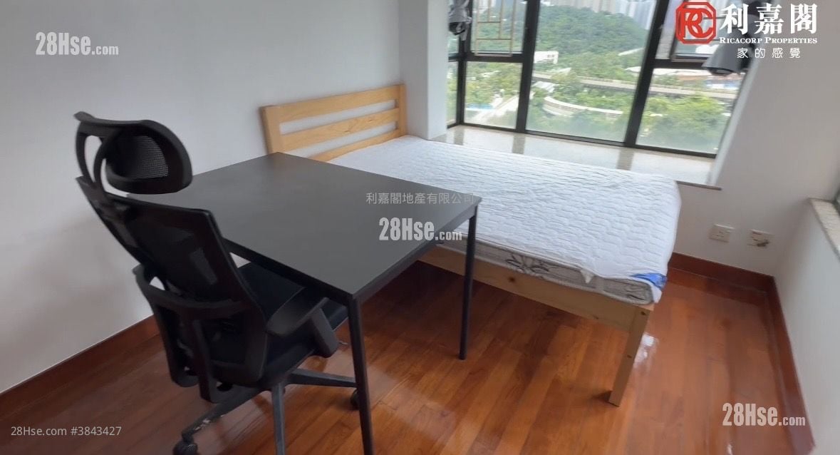 Nan Fung Plaza Rental 3 Bedrooms , 1 Bathroom 607 ft²