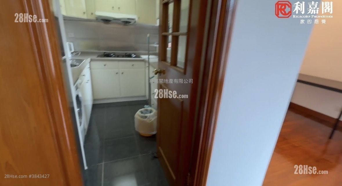 Nan Fung Plaza Rental 3 Bedrooms , 1 Bathroom 607 ft²