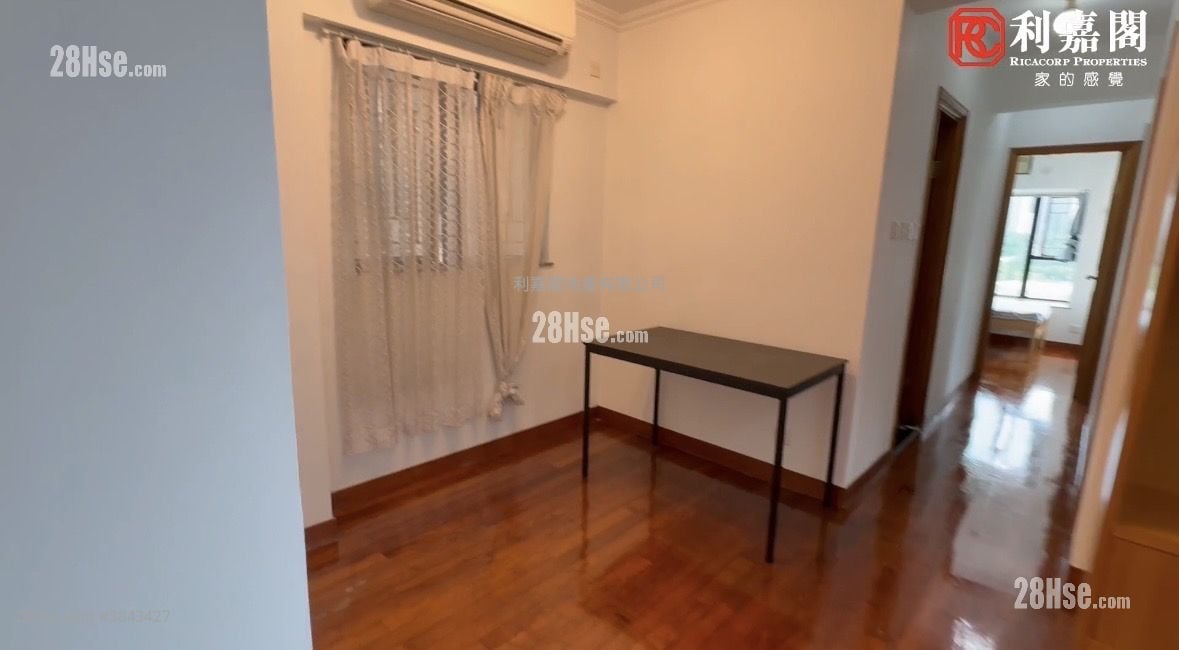 Nan Fung Plaza Rental 3 Bedrooms , 1 Bathroom 607 ft²