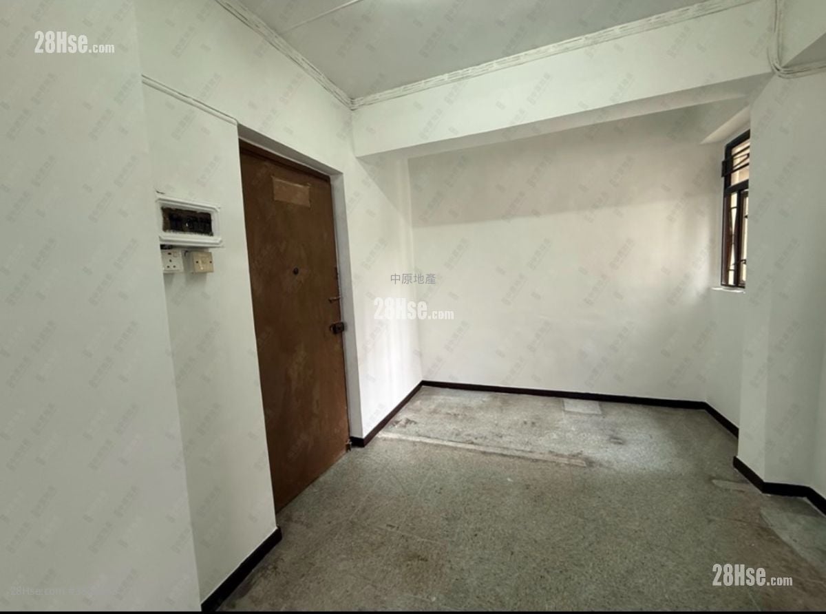 Kwai Lok Building Sell 2 Bedrooms , 1 Bathroom 426 ft²