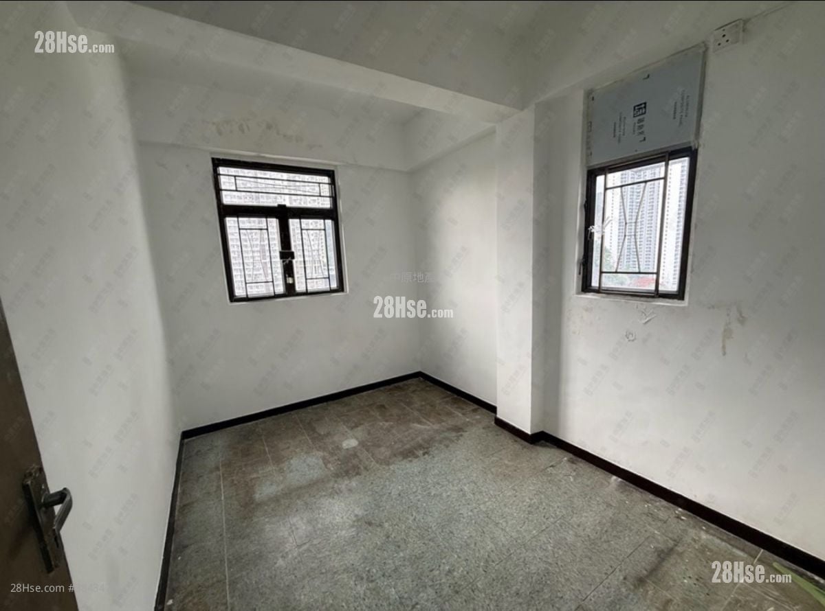 Kwai Lok Building Sell 2 Bedrooms , 1 Bathroom 426 ft²