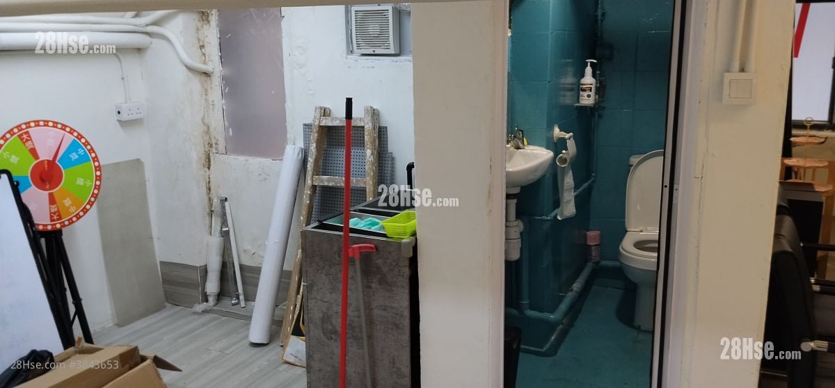 Ho King Building Sell 2 Bedrooms , 3 Toilets