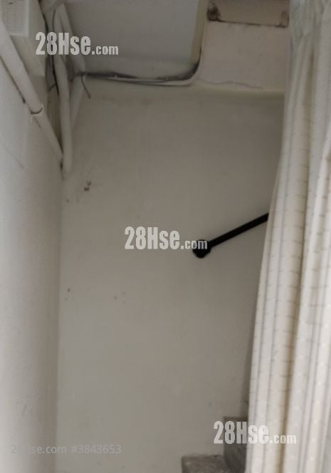 Ho King Building Sell 2 Bedrooms , 3 Toilets
