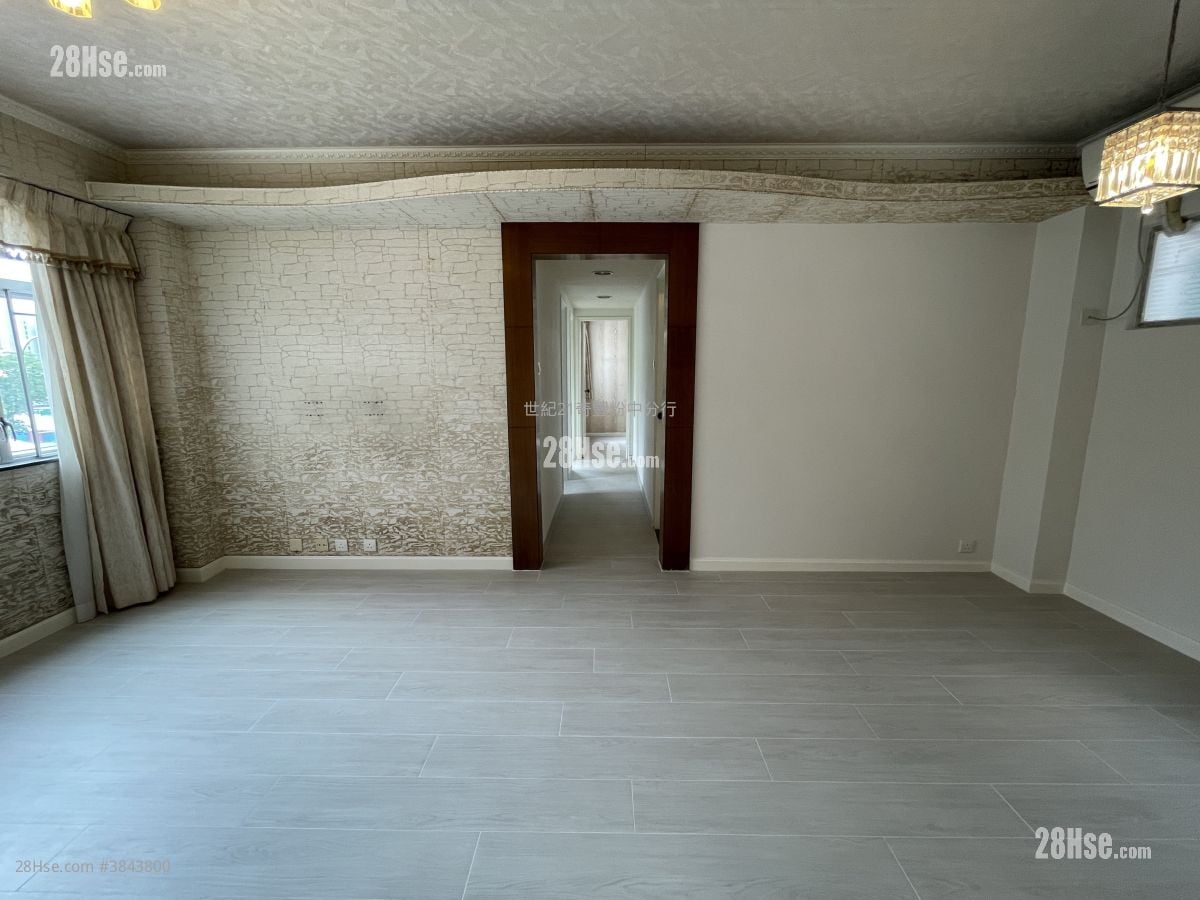 Swallow Garden Sell 3 Bedrooms , 2 Bathrooms 750 ft²