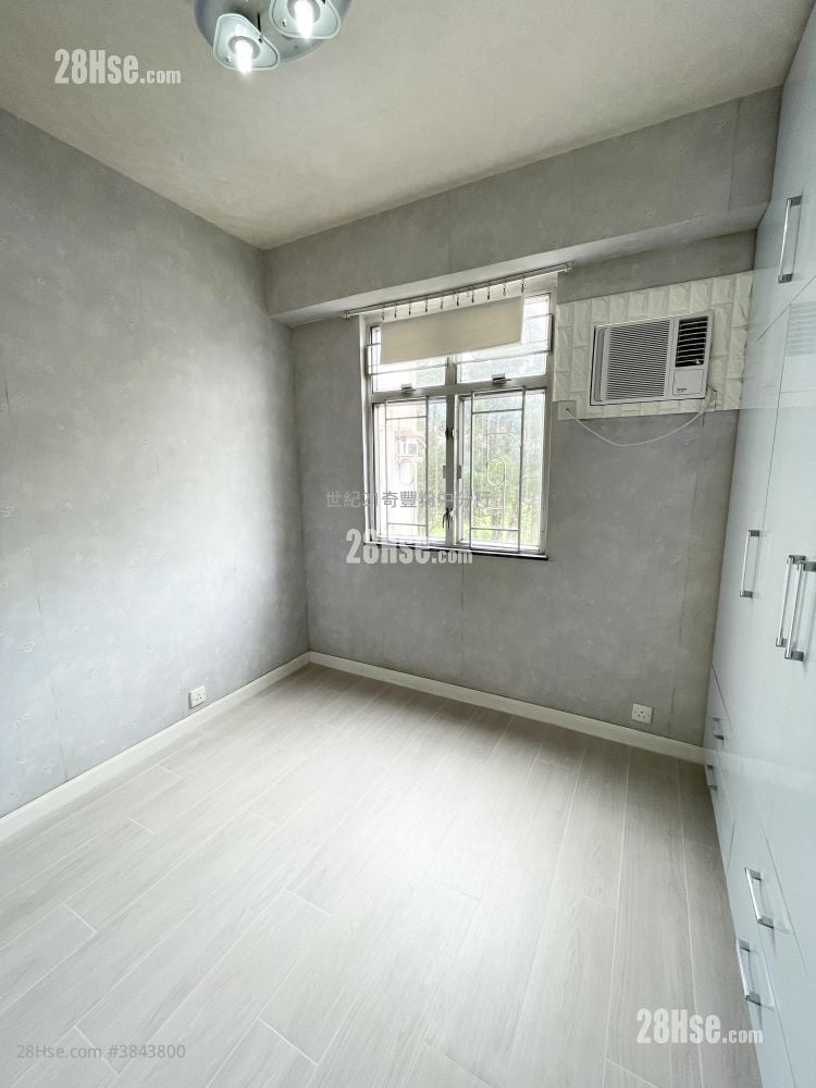 Swallow Garden Sell 3 Bedrooms , 2 Bathrooms 750 ft²