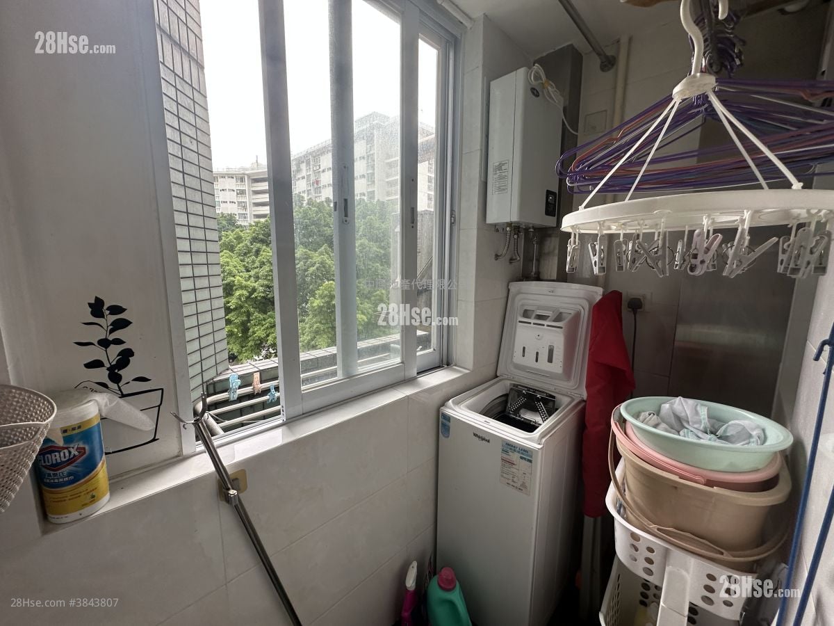 Ting Nga Court Sell 2 Bedrooms 563 ft²