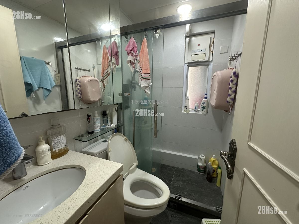 Ting Nga Court Sell 2 Bedrooms 563 ft²