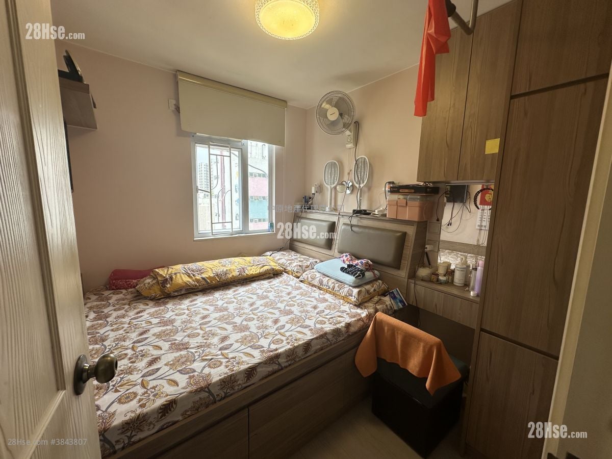 Ting Nga Court Sell 2 Bedrooms 563 ft²