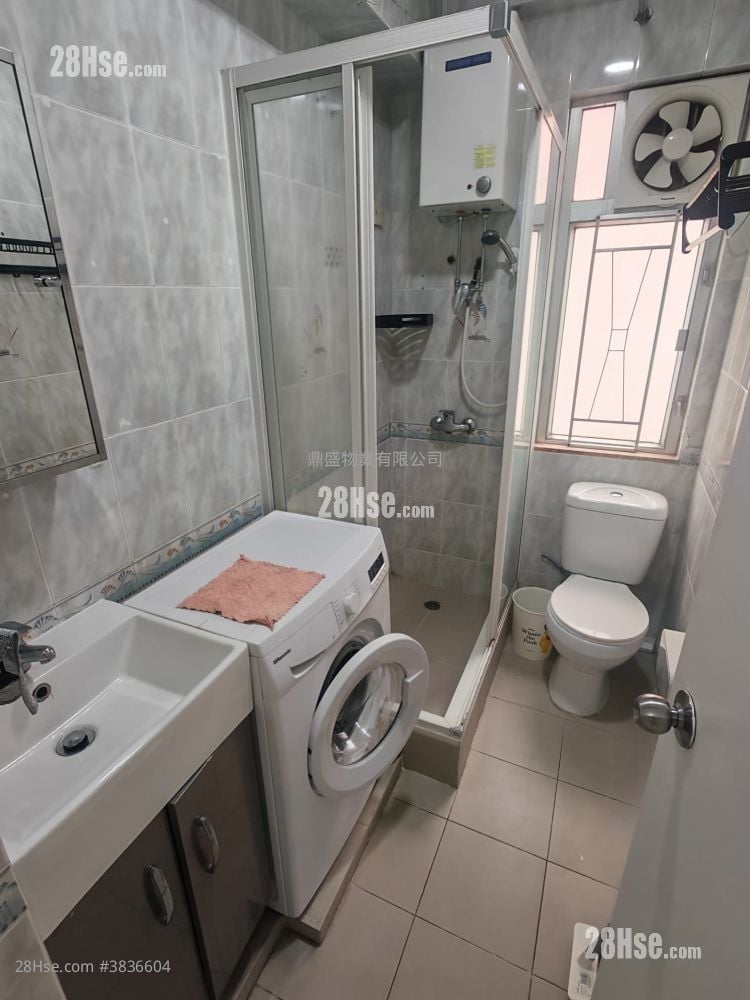 Mary Court Rental 2 Bedrooms , 1 Bathroom 354 ft²