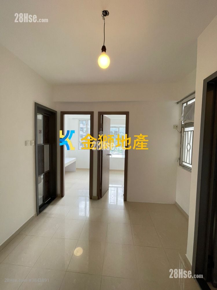 Golden Lion Garden Rental 266 ft²