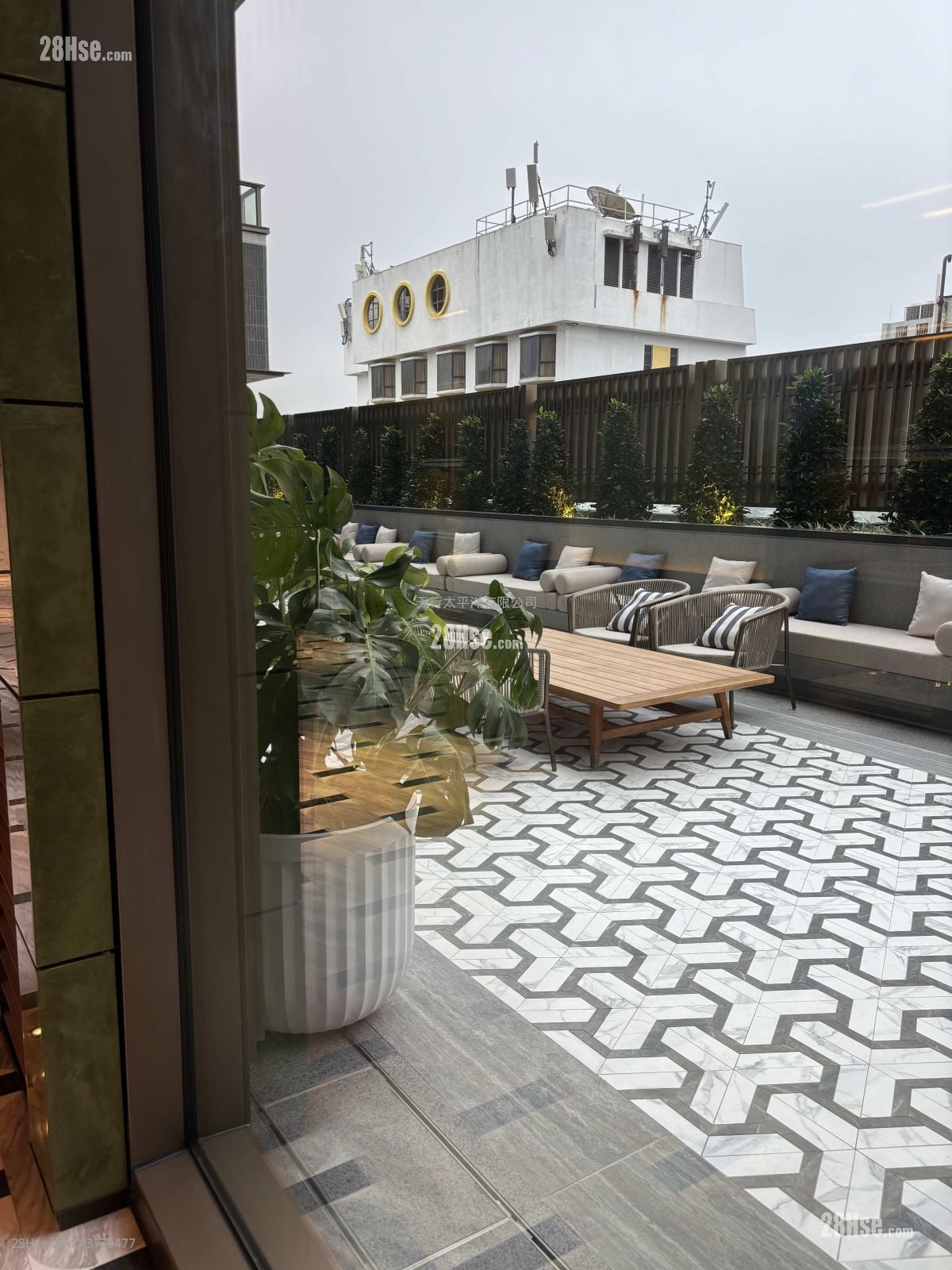Topside Residence Rental 2 Bedrooms , 1 Bathroom 377 ft²