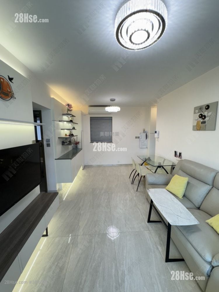 Tung Chung Crescent Sell 2 Bedrooms 607 ft²
