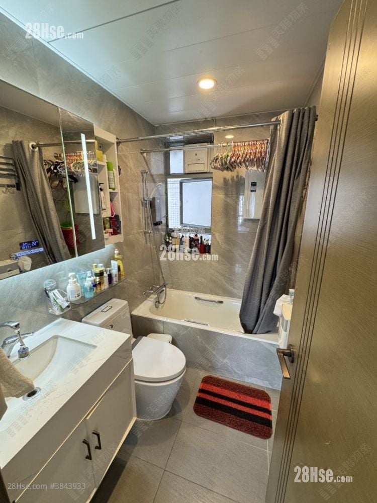 Tung Chung Crescent Sell 2 Bedrooms 607 ft²